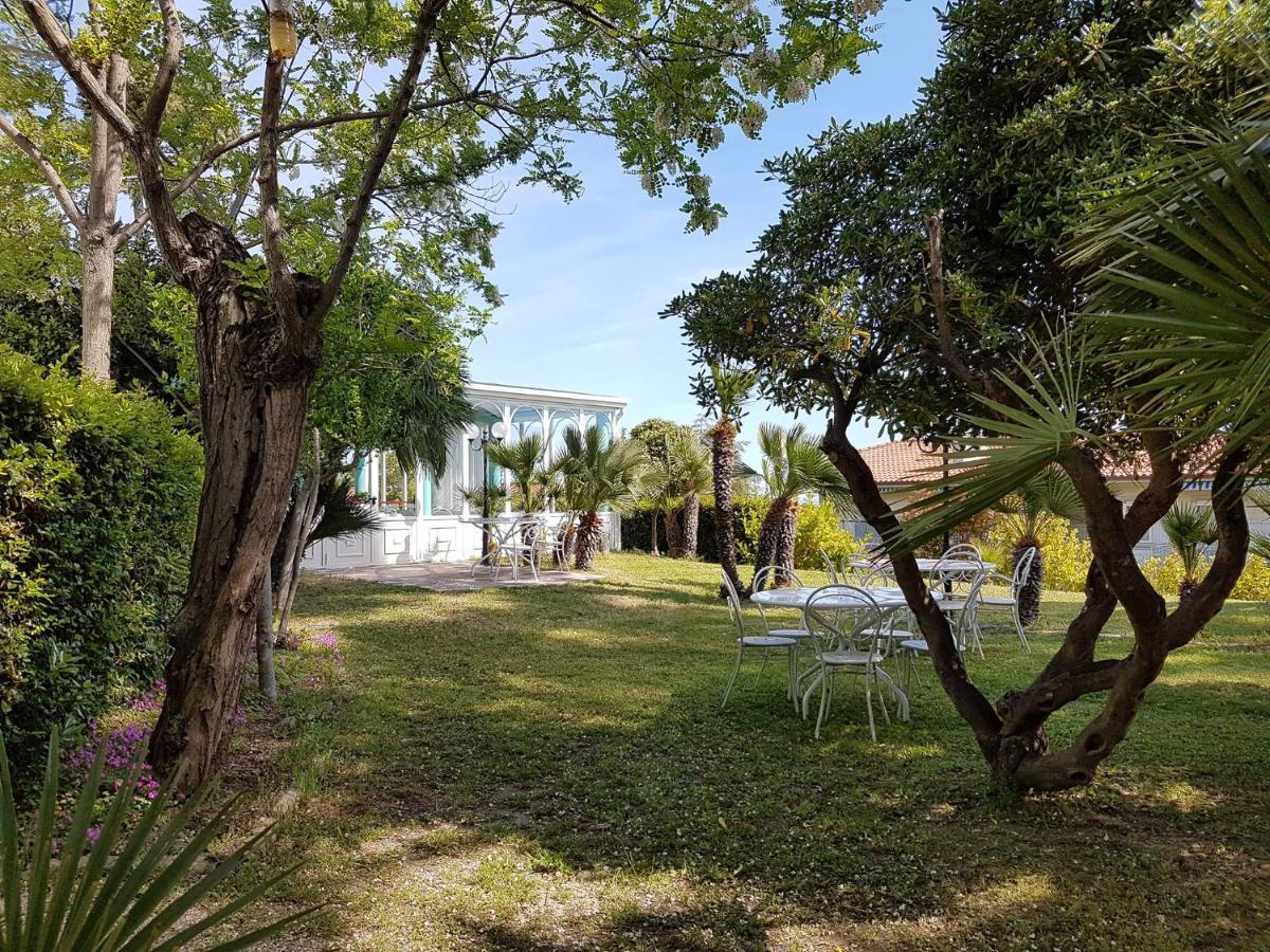 Villa Arlini Pineto Exterior photo